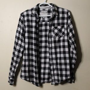 men’s black and white flannel
